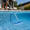Hajlított medence tisztító kefe 45 cm